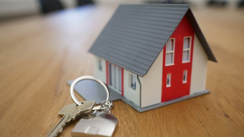 Real estate agent handing keys to new homeowner
